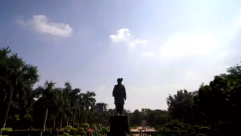 Gurgaon Experiences Shallow Fog and Temperature Drop, IMD Predicts Rainfall