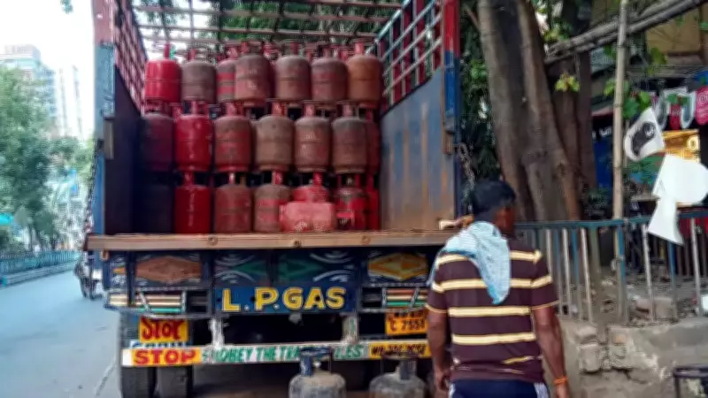 Gurgaon Food Vendors Face Closure as LPG Crisis Deepens Amid Global Tensions