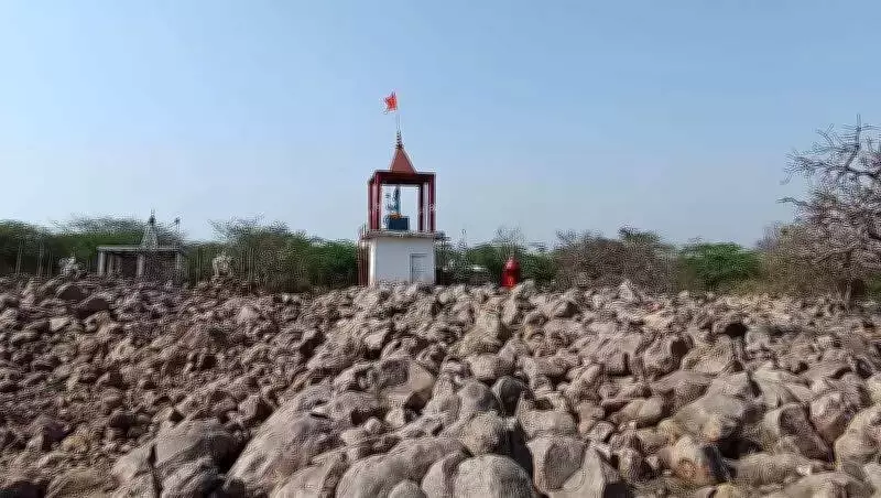 Gurgaon Forest Department Demolishes Illegal Shrine Structures in Aravalis