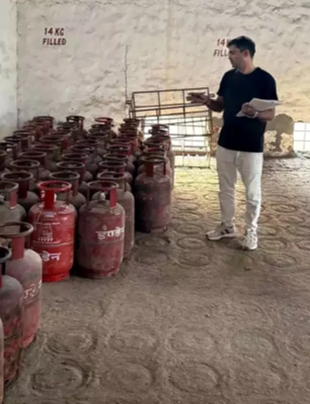 Gurgaon LPG Raids Expose Hoarding, Black Marketing Violations at Distributors