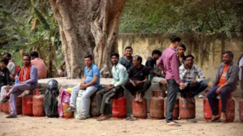 Gurgaon Metro Construction Faces LPG Crisis, Threatening Meals for 600 Workers