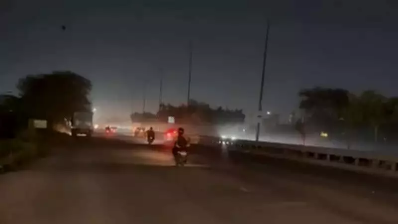 Gurgaon's Upper Dwarka Expressway Safety Crisis: Faulty Streetlights Endanger Commuters
