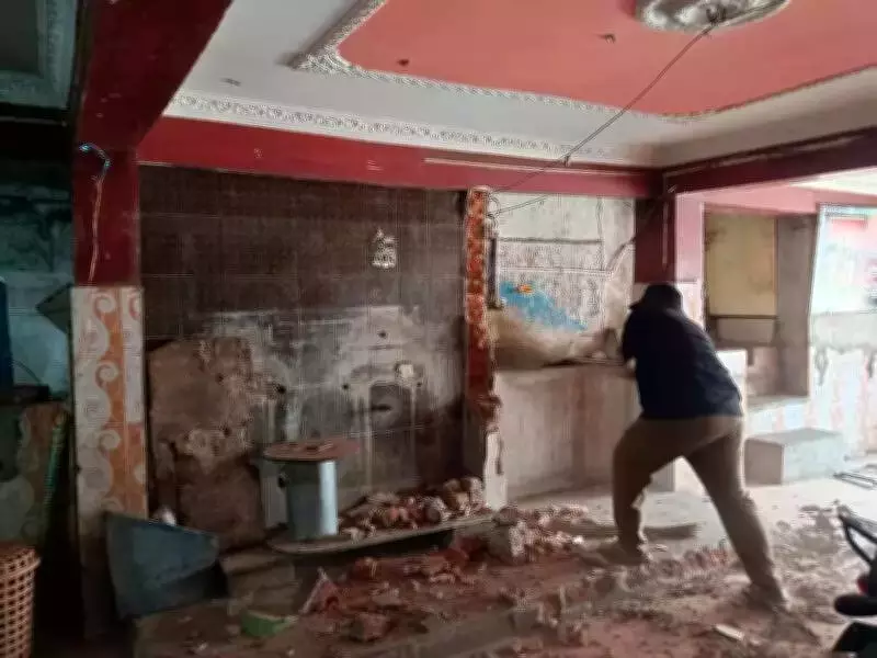 GVMC's Operation Lungs 3.0 Clears Commercial Encroachments in Visakhapatnam