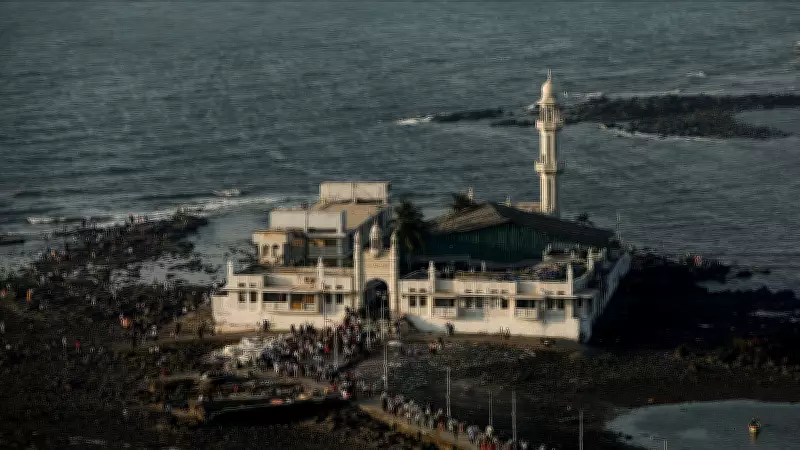 Haji Ali Dargah Proposes World's Tallest National Flag to Maharashtra Government