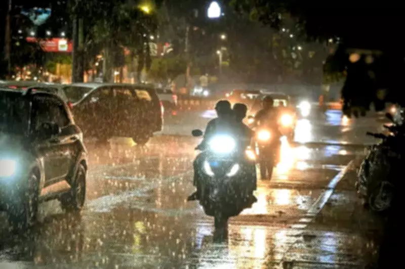 Heavy Rains and Thunderstorms Lash Coastal Andhra Pradesh, Bringing Heat Relief