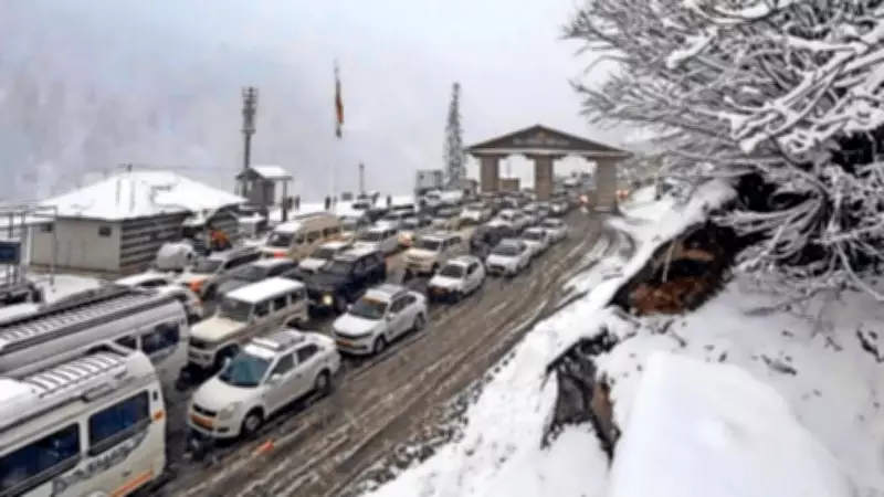 Heavy Snowfall Strands Thousands in Himachal, Army and Police Launch Rescue Ops