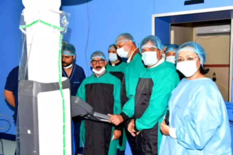 Himachal CM Sukhu Inaugurates Robotic Surgery Facility in Mandi, Plans Expansion