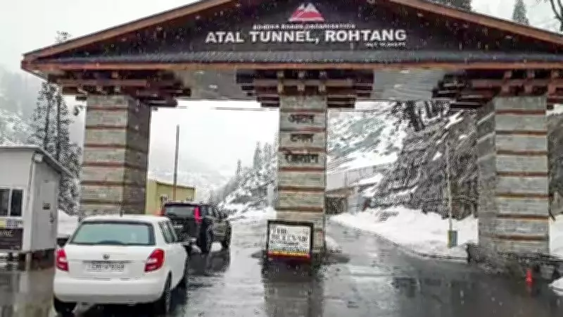 Himachal Pradesh Hit by Fresh Snow and Rain, Orange and Yellow Warnings Issued