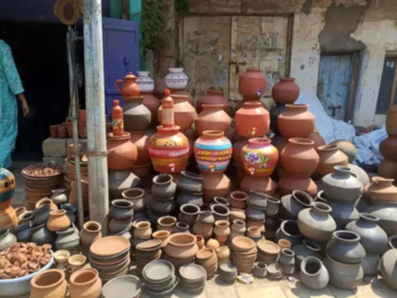 Hubballi Clay Pot Sales Surge as Early Summer Heat Intensifies Demand