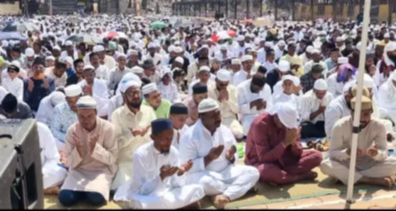 Hubballi Muslims Celebrate Eid-ul-Fitr with Fervor, Emphasizing Peace and Brotherhood