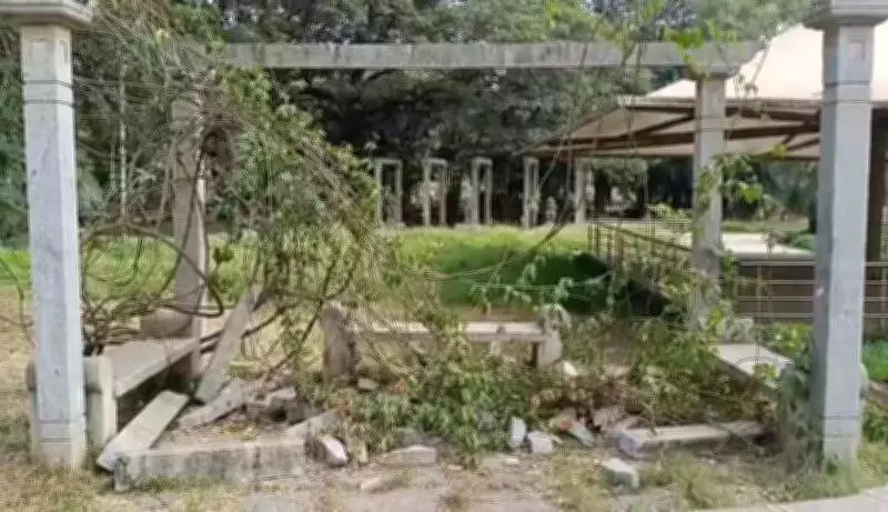 Hubballi's Mahatma Gandhi Park Faces Neglect: Smart City Investment at Risk