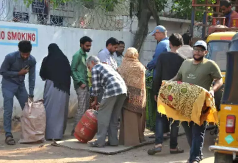 Hyderabad LPG Crisis: Domestic Cylinders Flood Black Market as Commercial Supply Halts