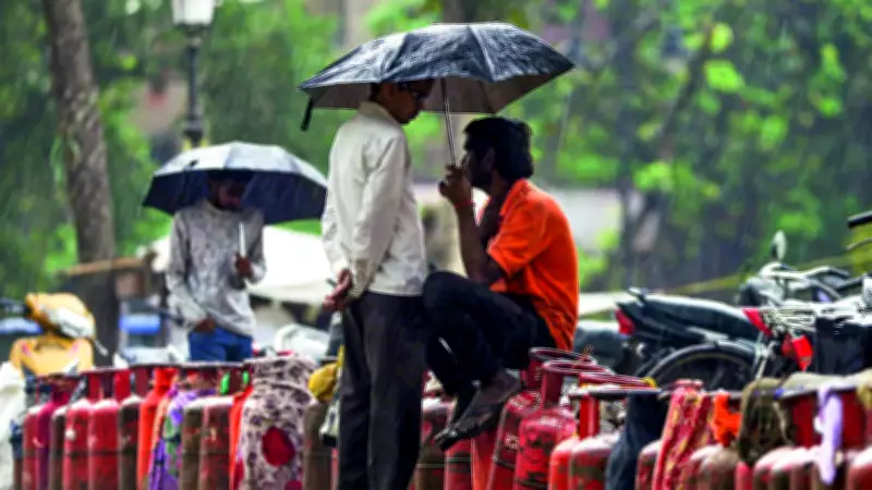India Considers Underweight LPG Cylinders Amid Supply Crunch, Ministry Denies