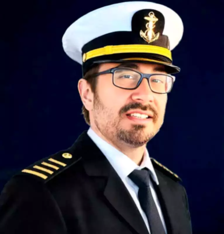 Indian Captain's SOS: 20,000 Sailors Trapped in Persian Gulf War Zone