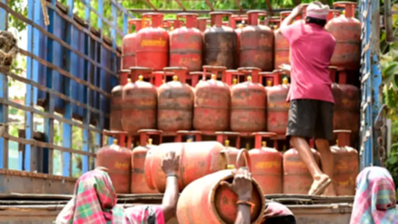 India's LPG Crisis Spurs PNG Surge: IGL Sees 22,000 New App Registrations in 15 Days