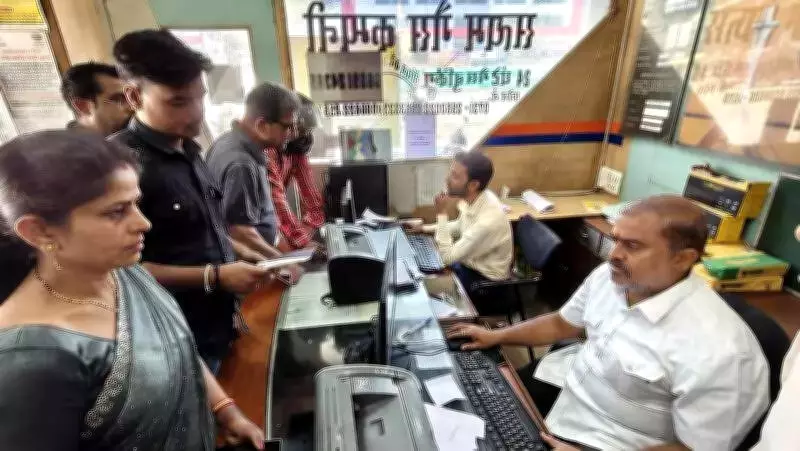 Indore Delivers 24,450 LPG Cylinders on Holiday to Clear Backlog