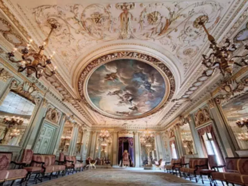 Indore's Lalbagh Palace: Secret Tunnel & Renaissance Revival Amid Global Conflicts