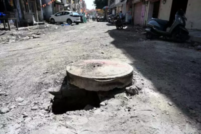 Jaipur Residents Face Safety Risks Due to Unrepaired Sewer Maintenance Pits