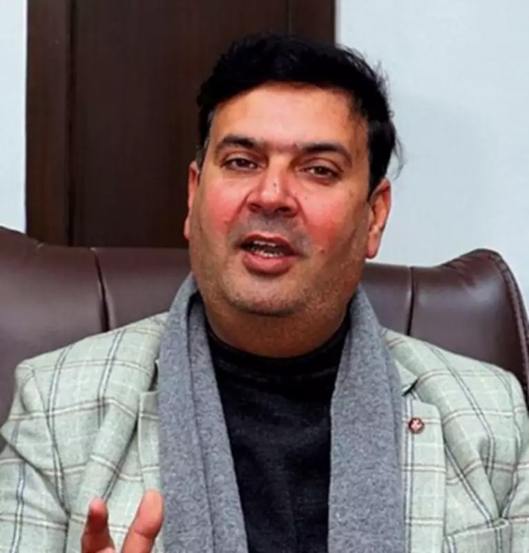 Jalandhar Mayor Issues 45-Day Ultimatum for Road Repairs Across City