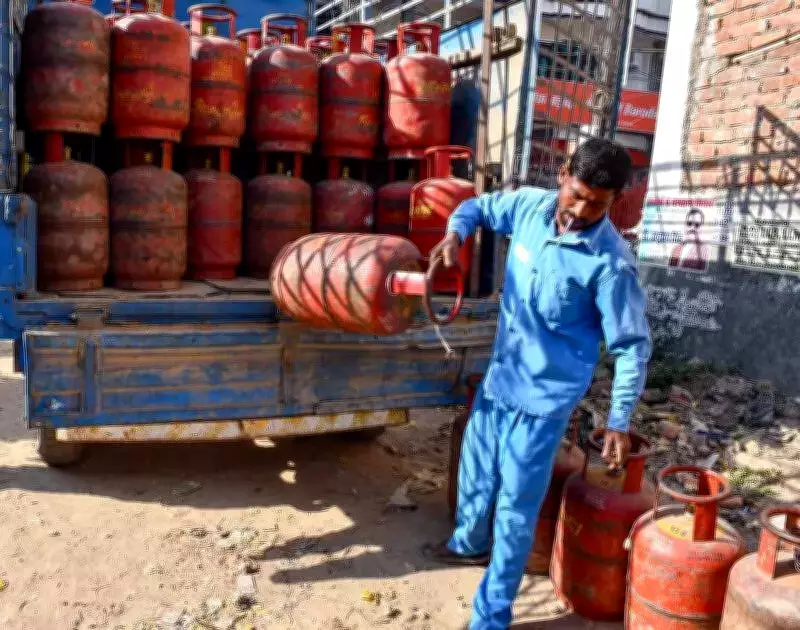 Kanpur Administration Launches Control Room for LPG Cylinder Supply Issues