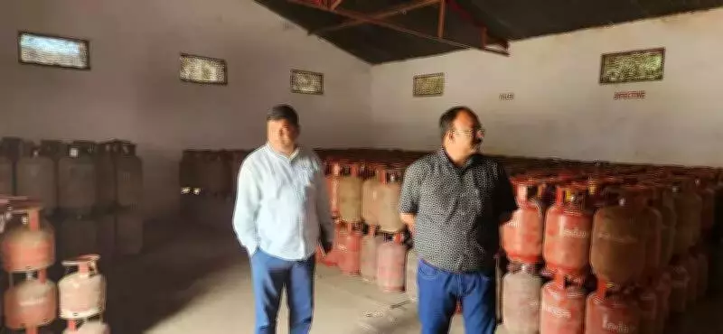 Kanpur Cracks Down on LPG Black Marketing, Seizes 49 Cylinders in Raids