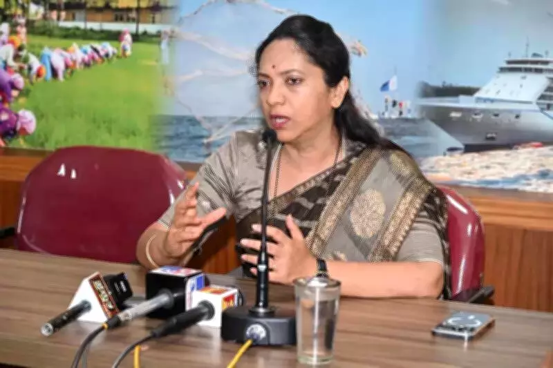 Karnataka Women's Commission Chairperson Visits Acid Attack Victim in Mangaluru Hospital