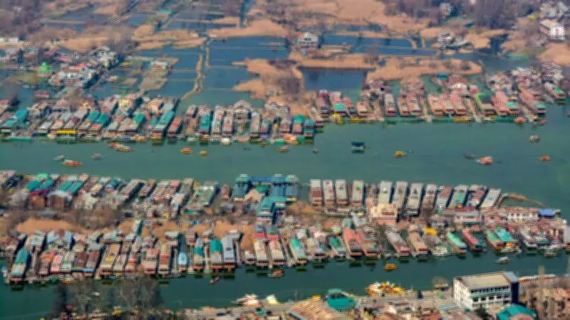 Kashmir Experiences Above-Normal Day Temperatures, Light Rain and Snow Forecast