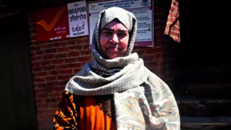 Kashmir's First Postwoman Ulfat Bano Delivers Mail Through Snow for 30 Years