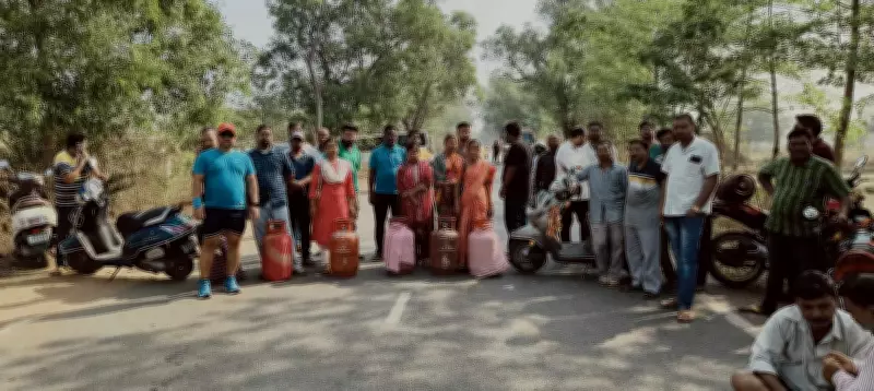 Keonjhar Residents Block Road with LPG Cylinders Over Gas Distribution Crisis