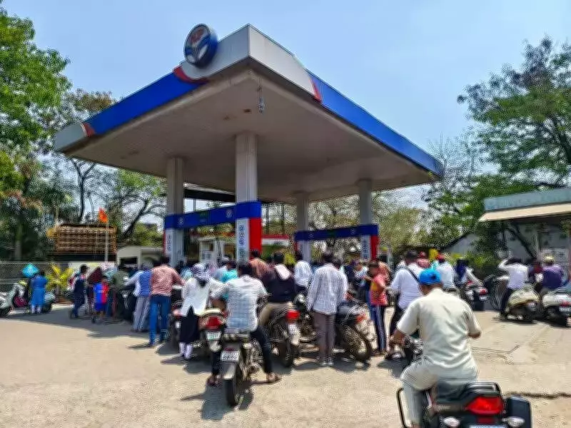 Kolhapur Fuel Panic Buying: Collector Assures Adequate Stocks Amid Rumors