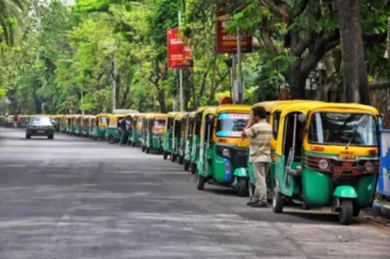 Kolkata Auto-Rickshaw Crisis Deepens as LPG Shortage Hits Operations