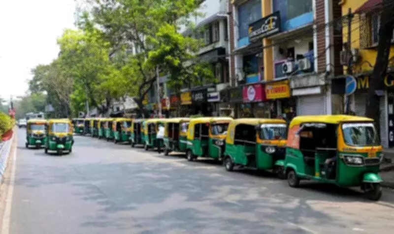 Kolkata Auto Services Normalize as LPG Fuel Panic Subsides, Queues Shorten