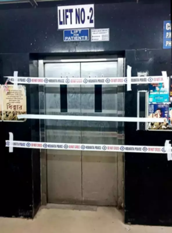 Kolkata Man Crushed to Death in Hospital Lift Malfunction, Family Trapped for an Hour