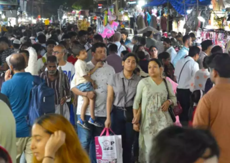 Kolkata Markets Bustle with Last-Minute Eid Shopping Amid Festive Rush