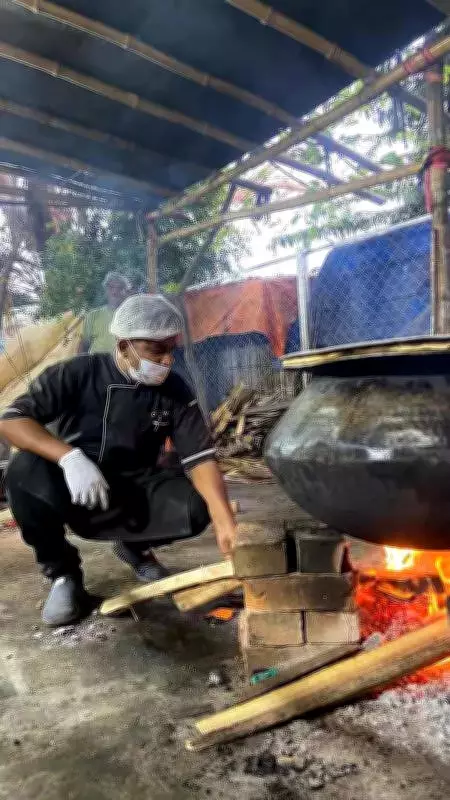 Kolkata Restaurants Scramble to Electric Cooking Amid LPG Crisis