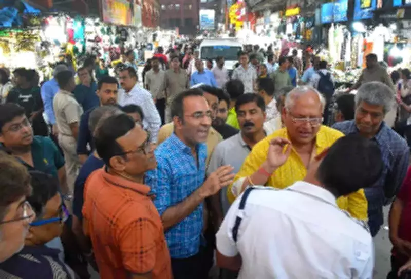 Kolkata's New Market Traders Protest After Hawkers Assault Shop Employees