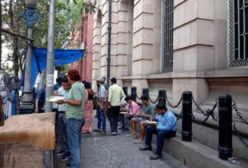 Kolkata's Office Lunch Crisis Deepens as LPG Shortage Hits Eateries