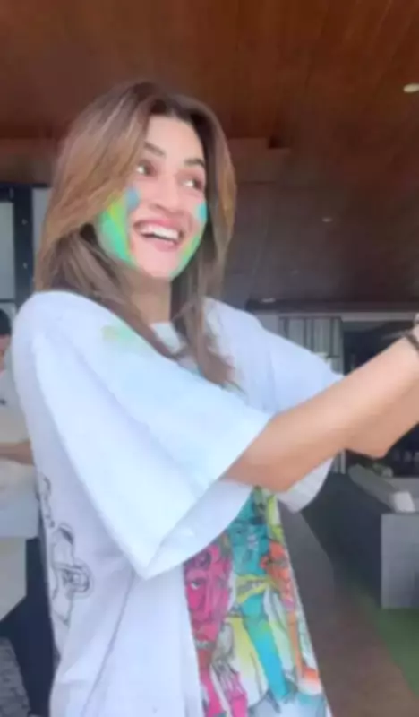 Kriti Sanon Celebrates Nupur & Stebin Ben's First Married Holi in Family Video