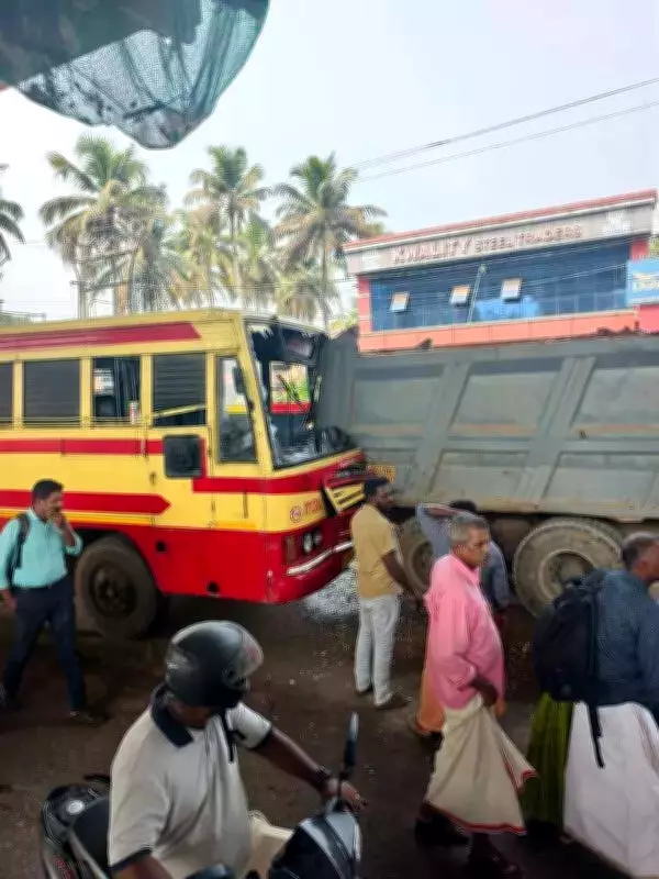 KSRTC Bus Collision in Aroor Injures 23, Rescue Operations Swiftly Deployed