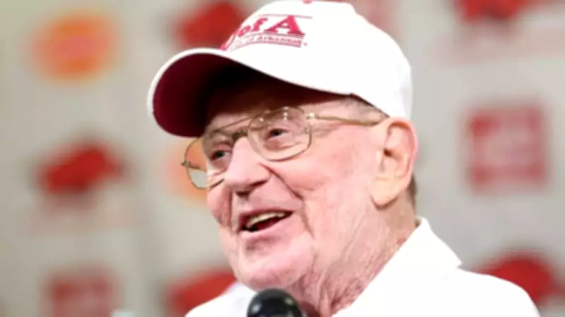 Legendary Notre Dame Coach Lou Holtz Passes Away at 89, Leaving Lasting Legacy