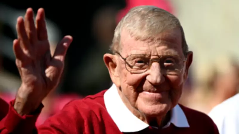 Lou Holtz's Newspaper Trick Goes Viral After Legendary Coach's Death at 89