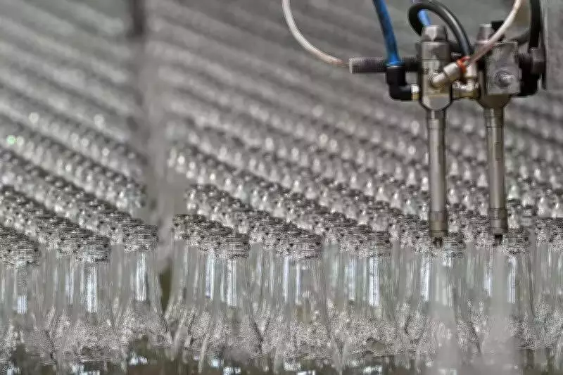 LPG Crisis Threatens CANPACK India's Glass Bottle Production, Risking Plant Shutdown