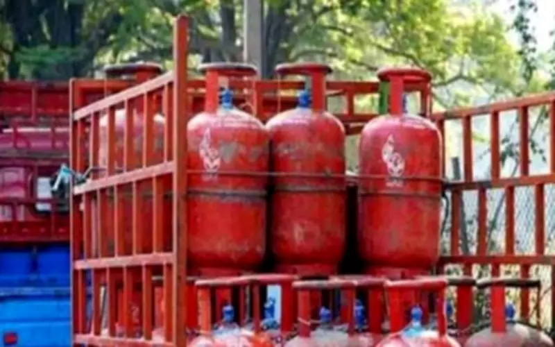 LPG Cylinder Shortage Disrupts Restaurant Operations in Major Indian Cities