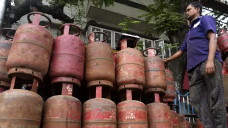 LPG Panic Buying Overwhelms Telangana's Booking and Distribution Network