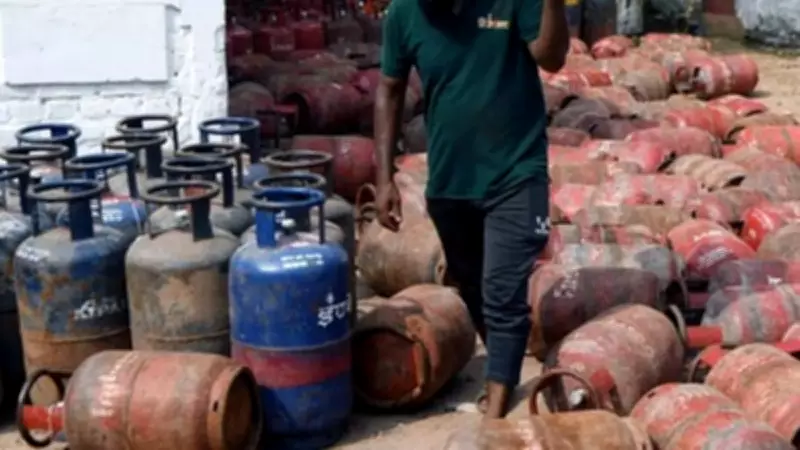 LPG Shortage Disrupts Supplies Across Cities, Tamil Nadu Hotels Declare Holiday