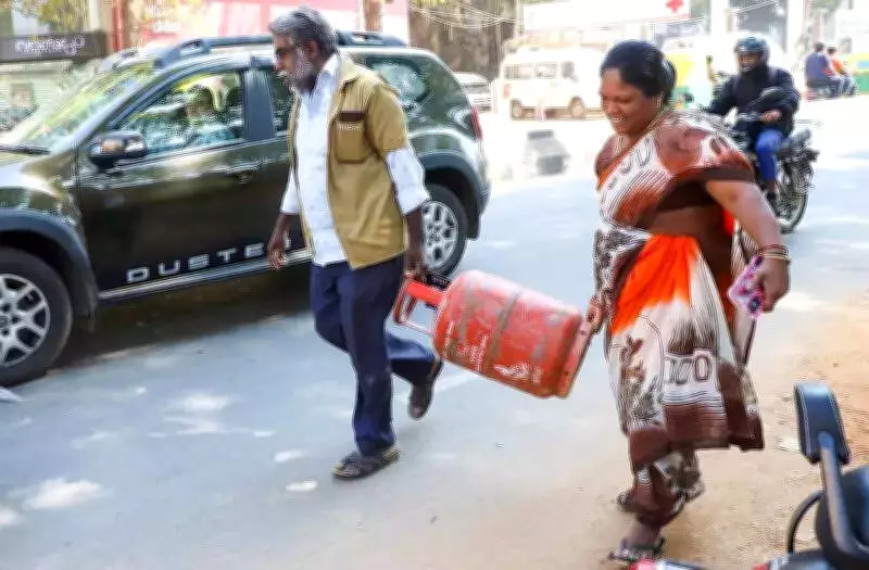 LPG Shortage Forces Bengaluru Wedding Caterers to Cut Menus, Alter Traditions