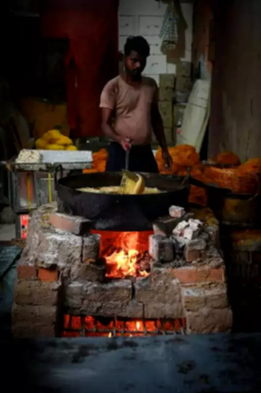 LPG Shortage in Nagpur Disrupts Ramzan Kitchens, Eid Preparations at Risk