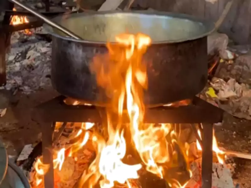 LPG Shortage in Patna Forces Migrant Workers to Use Firewood, Health Risks Rise