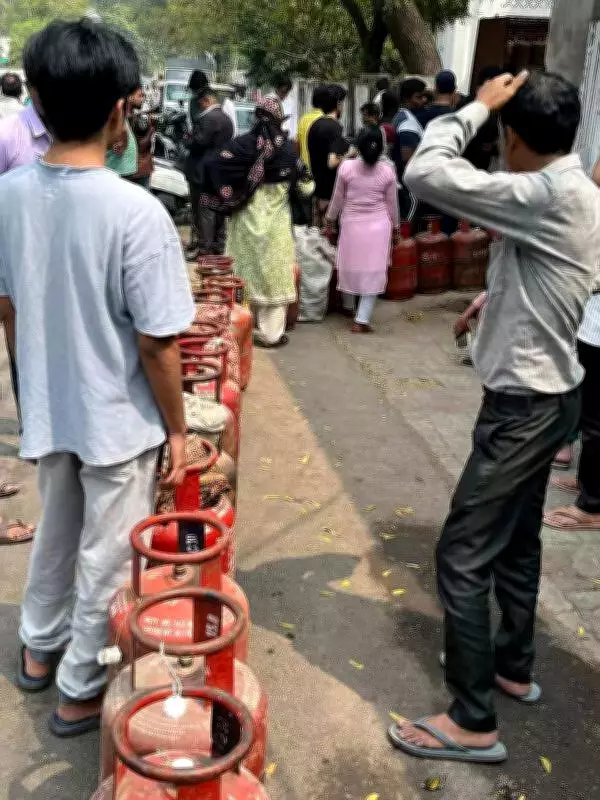 Lucknow's Food Ecosystem Crippled by Severe Commercial LPG Cylinder Shortage
