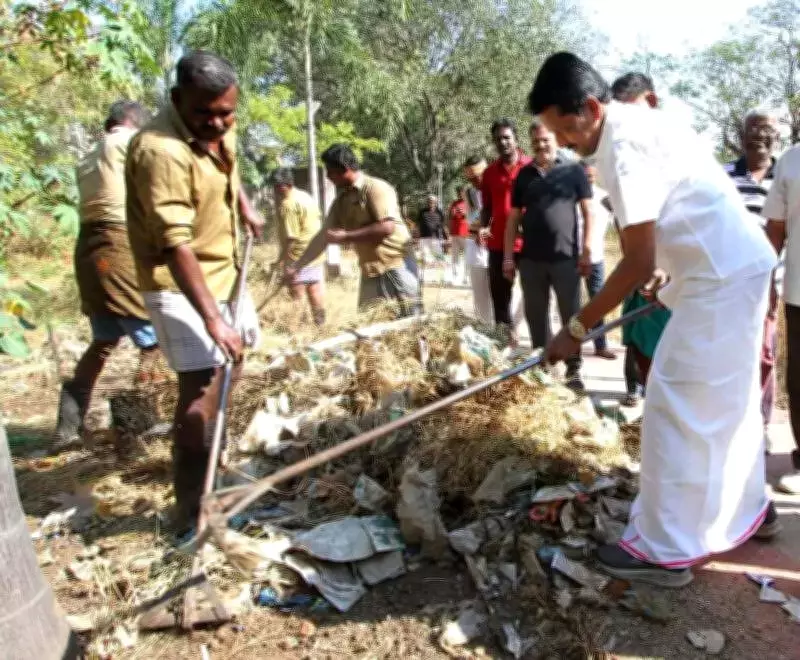 Madurai Deputy Mayor Leads Clean-Up Drive at Eco Park After Public Complaints